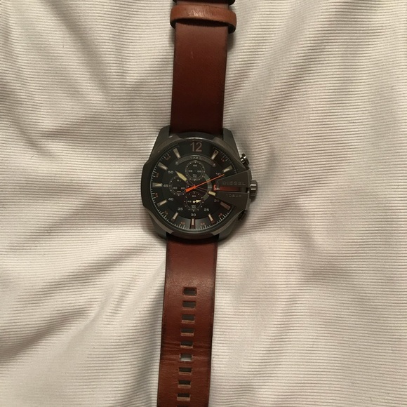 Diesel Men’s mega chief brown leather watch main image 5